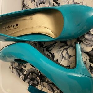 Comfort plus turquoise heels